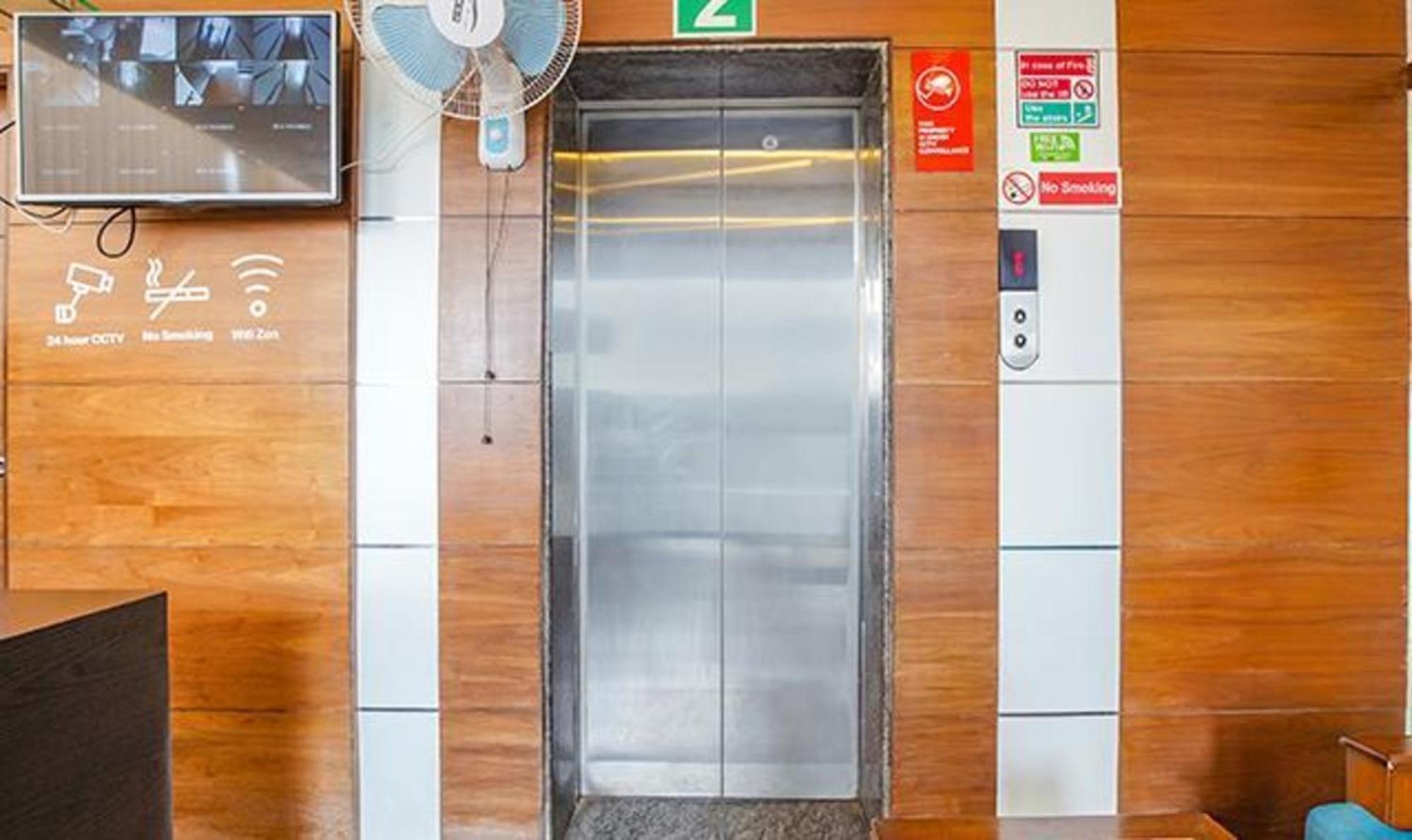 Fabhotel Emirates Suites - Sarjapur Road バンガロール エクステリア 写真